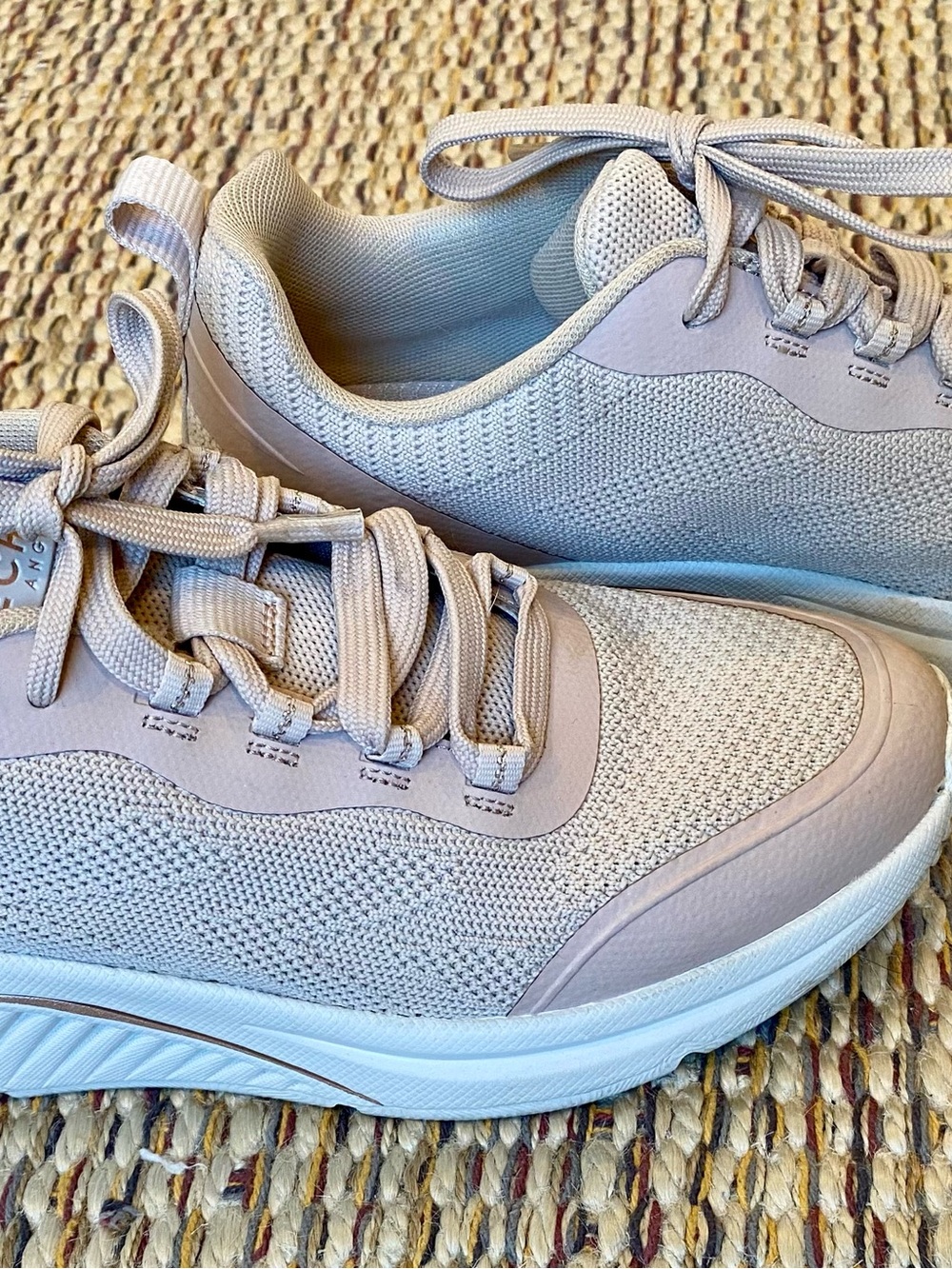 Skechers Arch Fit Air-Cooled Memory Foam Sneakers – Women’s Size 8 - Picture 3 of 7
